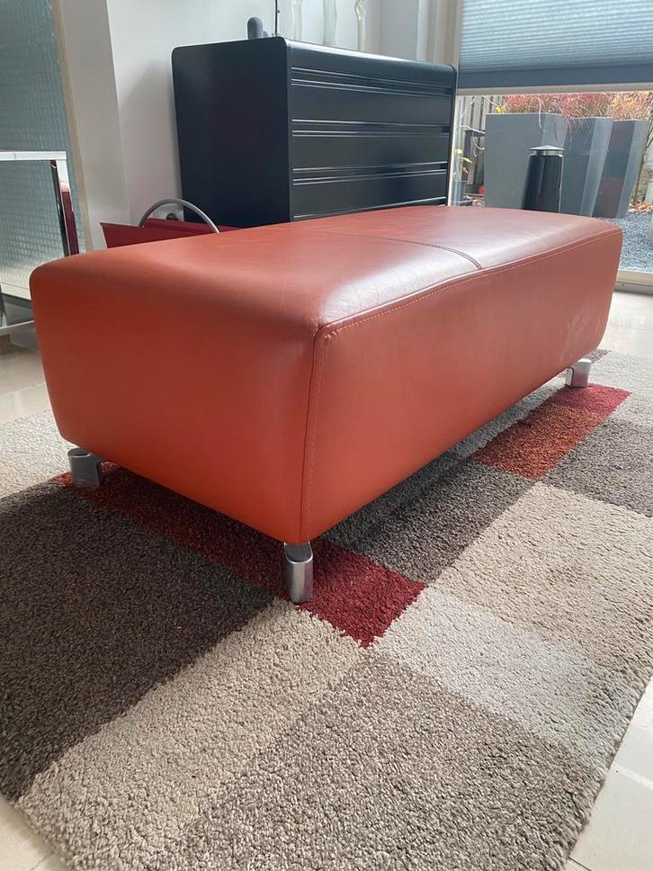 Leolux Faya Lobi lederen Poef / Hocker, Huis en Inrichting, Banken | Voetenbanken en Poefen, Zo goed als nieuw, Rechthoekig, Ophalen