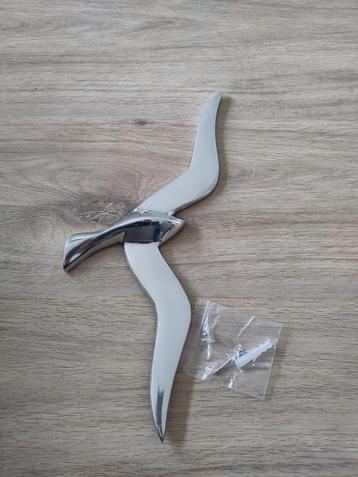 Sierlijke zilveren vogels, wanddecoratie  beschikbaar voor biedingen