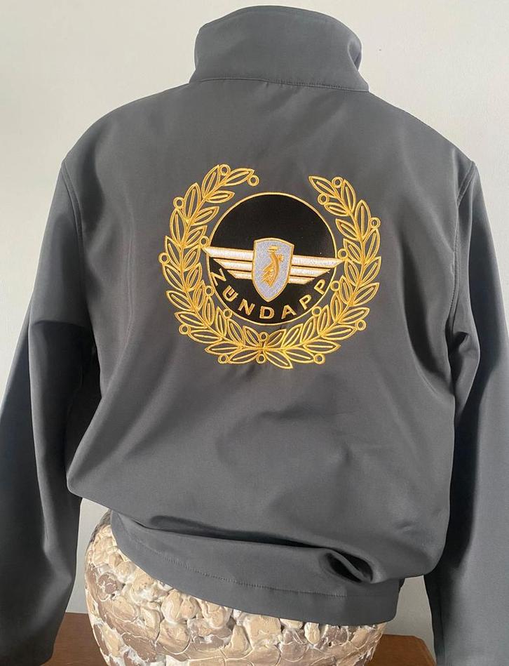 Softshell jas geborduurd zundapp, Kleding | Heren, Jassen | Zomer, Zo goed als nieuw, Overige maten, Ophalen of Verzenden