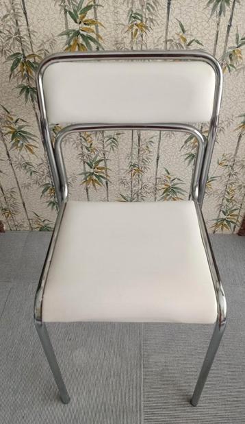 Vintage eetkamerstoel, buisframe, chroom en wit kunstleer. beschikbaar voor biedingen