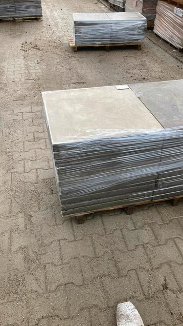 Keratwice. 60x60x4,8 beschikbaar voor biedingen