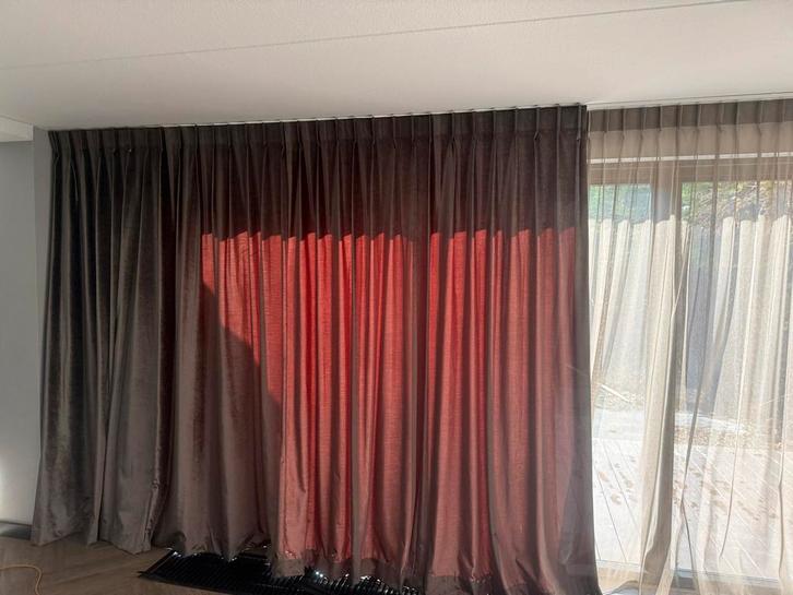 Gordijnen set - Verduisterend & Lichtdoorlatend, Huis en Inrichting, Stoffering | Gordijnen en Lamellen, Zo goed als nieuw, 200 cm of meer