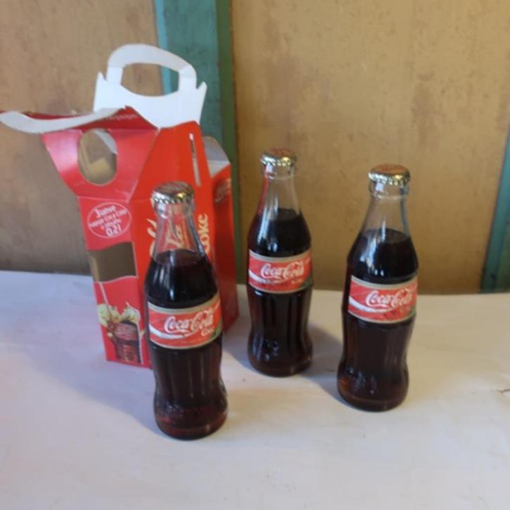 Fles Coca Cola glas 0,2 liter met inhoud 1990 SET VAN DRIE, Verzamelen, Merken en Reclamevoorwerpen, Zo goed als nieuw, Gebruiksvoorwerp