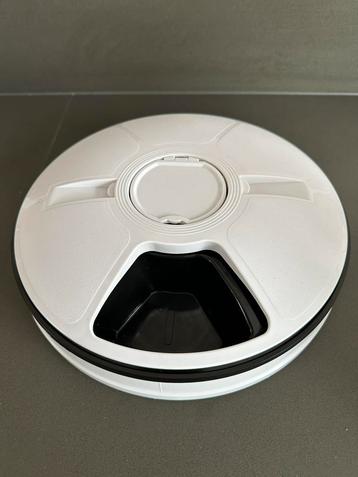 Automatische voerbak kat/hond beschikbaar voor biedingen