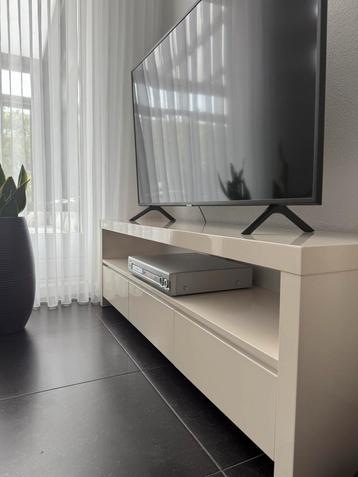 BIEDEN: tv-meubel