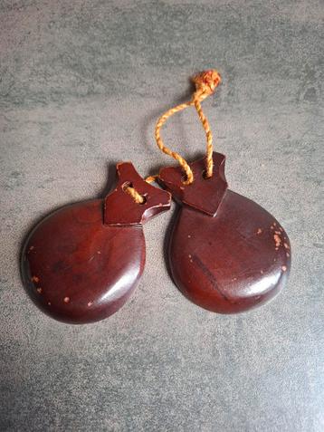 Vintage houten Spaanse castagnetten.  beschikbaar voor biedingen