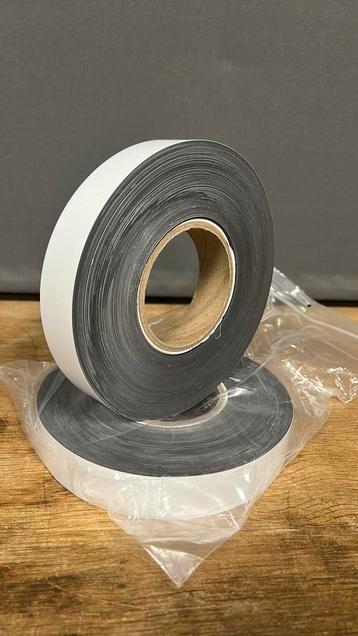 Volle rollen magneet band. 30 mm breed. beschikbaar voor biedingen