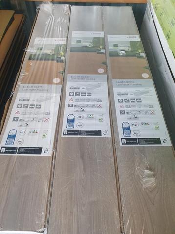 22 m2 nieuwe laminaat Egger Belfort Oak Silver EBL020 beschikbaar voor biedingen