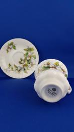 Royal Albert kop en schotel, witte bloemen. (2) 6A2, Huis en Inrichting, Keuken | Servies, Tweedehands verkoop, Tweedehands verkoop