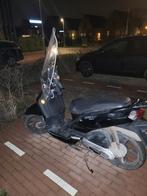 Scooter met schade - achterband en dashboard defect, Fietsen en Brommers, Ophalen, Gebruikt, Overige modellen, Maximaal 45 km/u