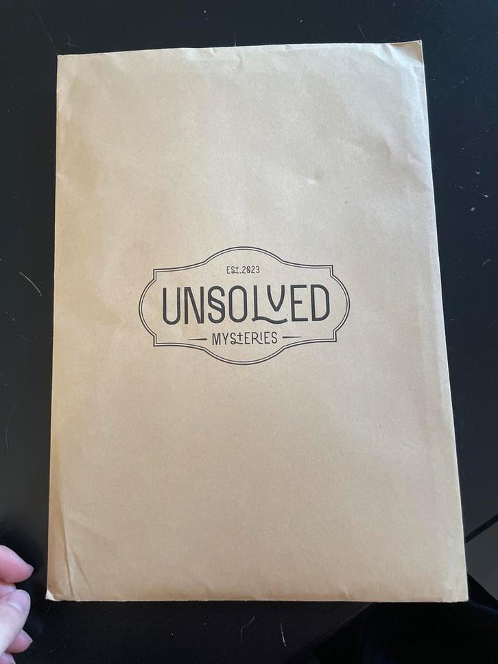 Unsolved - Onschuldig Veroordeeld, Hobby en Vrije tijd, Gezelschapsspellen | Bordspellen, Zo goed als nieuw, Een of twee spelers