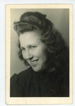P72; portret Vrouw., Foto, Zo goed als nieuw, Voor 1940, Buitenland