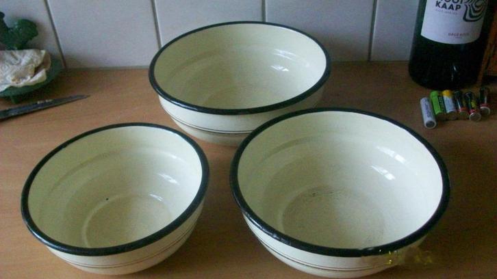 Creme emaille nestschalen, Antiek en Kunst, Antiek | Emaille, Ophalen of Verzenden