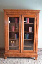 Prachtige strakke antieke kersen houten boekenkast, vitrine.