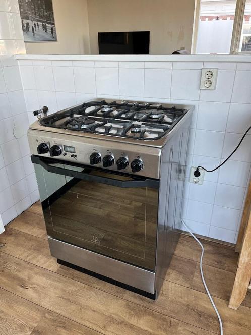 Indesit vrijstaand elektrisch fornuis met oven: 60 cm, Witgoed en Apparatuur, Fornuizen, Gebruikt, Vrijstaand, Elektrisch, 4 kookzones