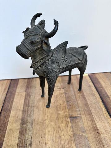 Bronzen stier beschikbaar voor biedingen