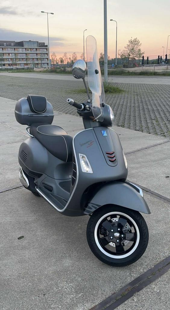 Vespa gts 125 300 A1, Fietsen en Brommers, Scooters | Vespa, Zo goed als nieuw, Overige modellen, Benzine, Ophalen