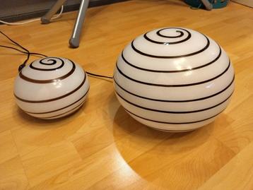 2 glazen lampen beschikbaar voor biedingen