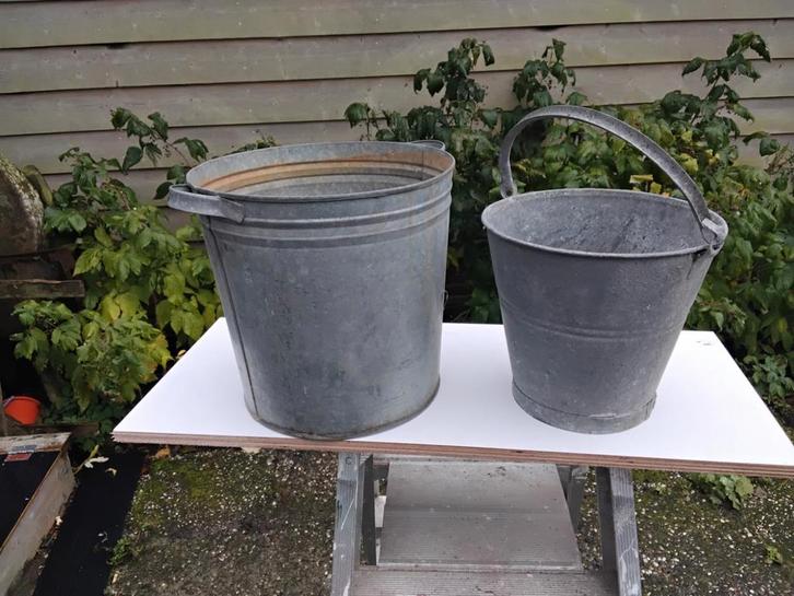 2 Zinken Emmers - Vintage Look, Huis en Inrichting, Emmers, Gebruikt, Zink, Met handgreep, Ophalen of Verzenden