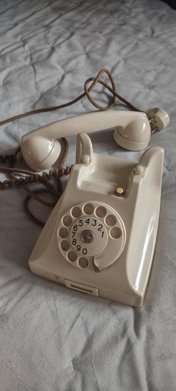 Vintage telefoon jaren 60 PTT beschikbaar voor biedingen