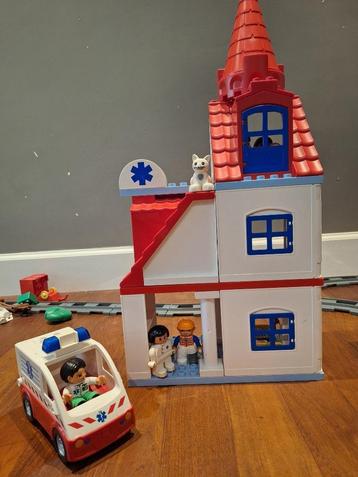 Duplo Ziekenhuis met ambulance beschikbaar voor biedingen