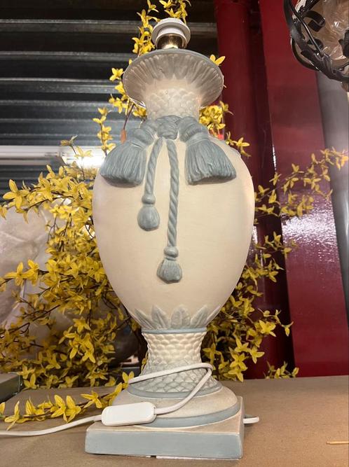 Klassieke decoratieve tafellamp, Huis en Inrichting, Lampen | Tafellampen, Zo goed als nieuw, Minder dan 50 cm, Overige materialen