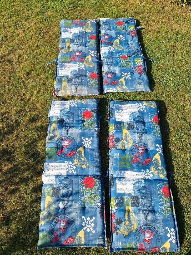 4 Tuinkussens, hoge rug, blauw met klassiek motief, Tuin en Terras, Tuinmeubel-accessoires, Zo goed als nieuw, Ophalen