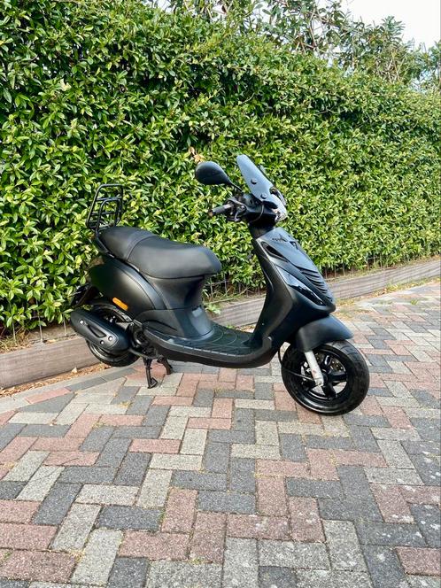 Piaggio zip SP 4T 50cc I-get 2020 brom Mat Zwart, Fietsen en Brommers, Scooters | Piaggio, Zo goed als nieuw, Zip, Maximaal 45 km/u