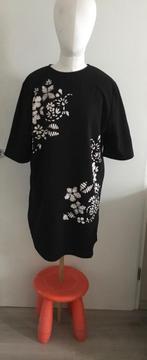 Leuk zwart jurkje met witte bloemen merk Zara (maat M/38), Kleding | Dames, Jurken, Zara, Knielengte, Maat 38/40 (M), Ophalen of Verzenden