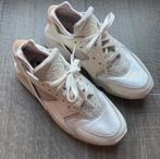 Nike Air Huarache gebroken wit maat 40,5, Kleding | Dames, Schoenen, Nike, Ophalen of Verzenden, Wit, Zo goed als nieuw