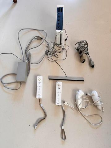 Nintendo Wii set,  met 2 controllers en games   beschikbaar voor biedingen