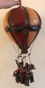 Houten luchtballon met mandje en poppetjes, Antiek en Kunst, Ophalen of Verzenden
