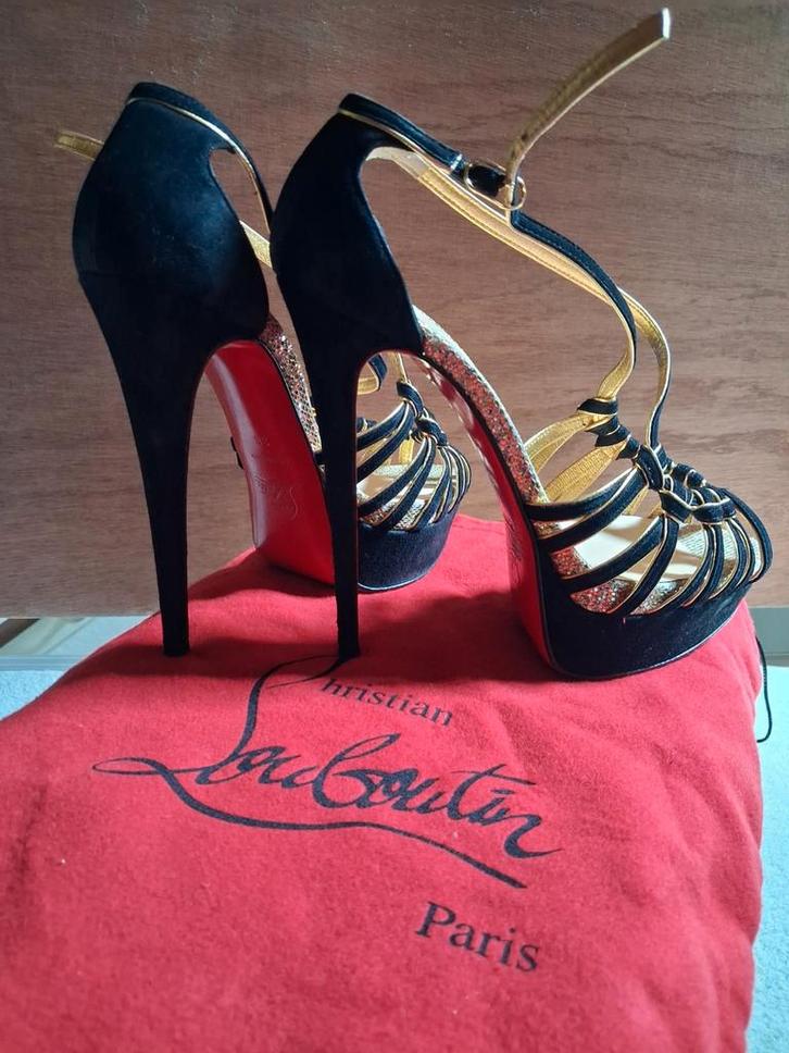 Christian Louboutin Mignons 120 - Maat 38, Kleding | Dames, Schoenen, Zo goed als nieuw, Rood, Ophalen