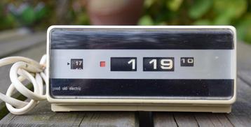 Vintage Klok met Wekkerfunctie  beschikbaar voor biedingen