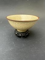 Antieke Chinese Celadon Kom op stand, Ophalen of Verzenden