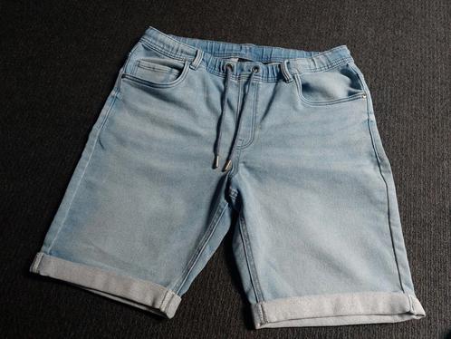 Lichtblauwe jeanslook korte broek in maat L, Kleding | Heren, Broeken en Pantalons, Zo goed als nieuw, Maat 52/54 (L), Blauw, Ophalen of Verzenden