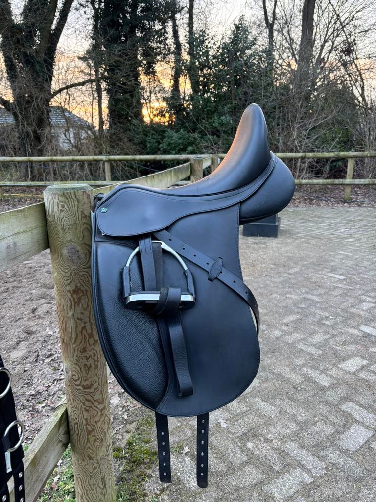 Arena dressuurzadel 17,5", Ophalen, Zo goed als nieuw, Dressuur
