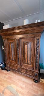 Antieke Rankenkast / Dekenkast met Houtsnijwerk, Huis en Inrichting, Ophalen