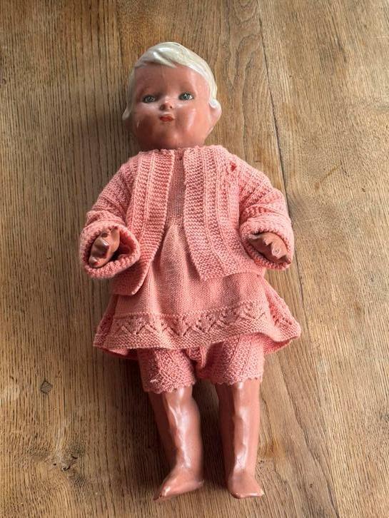 Oude celluloid meisjespop met roze gebreide kleding, Antiek en Kunst, Antiek | Speelgoed, Ophalen of Verzenden