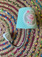 Lamp met lampenkap geborduurd rozen motief - Wandlamp, Huis en Inrichting, Lampen | Lampenkappen, Wit, Rond, Ophalen of Verzenden