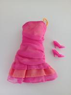 Korte Barbie jurkjes voorzien van een Barbielabel 18 foto's, Verzamelen, Poppen, Ophalen of Verzenden, Gebruikt, Kleertjes