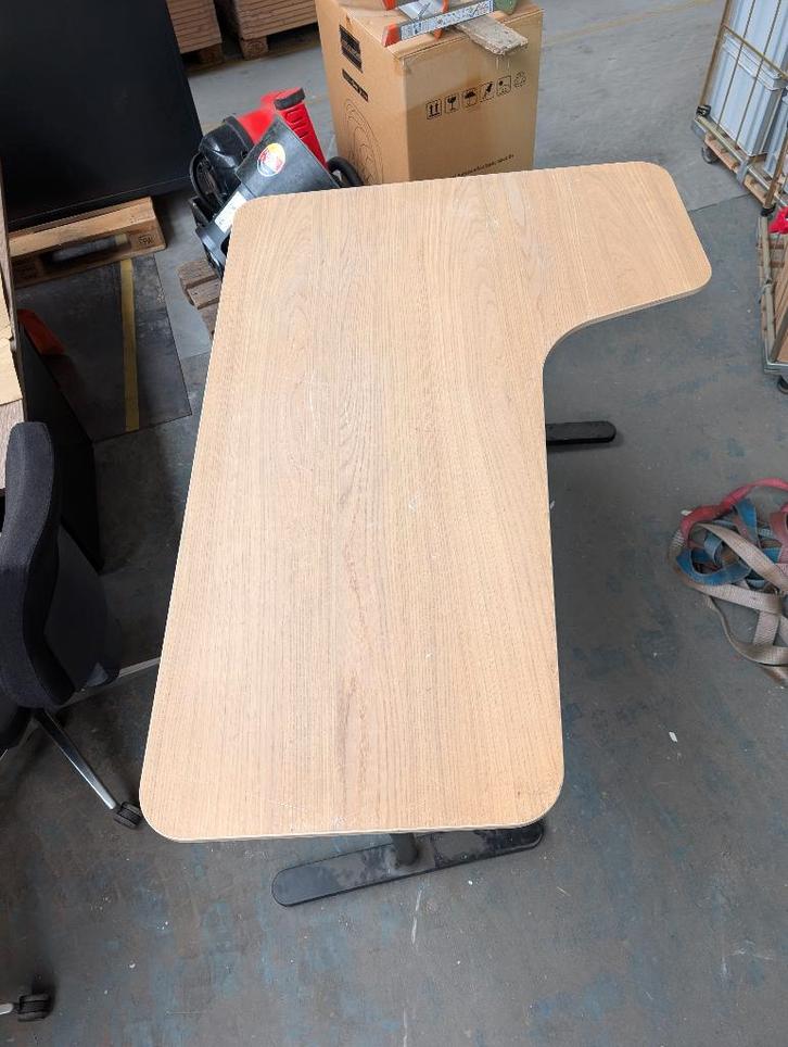 L-vormig bureau in hoogte verstelbaar, Huis en Inrichting, Bureaus, Gebruikt, Bureau, In hoogte verstelbaar, Ophalen