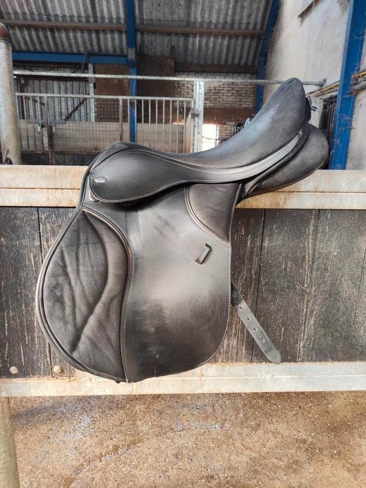 Thorowgood T4 18 inch veelzijdigheidszadel, Dieren en Toebehoren, Paarden en Pony's | Overige Paardenspullen, Gebruikt, Ophalen