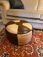 Vintage / retro bruin/  creme leren  poef, Huis en Inrichting, Banken | Voetenbanken en Poefen, Ophalen of Verzenden, Zo goed als nieuw