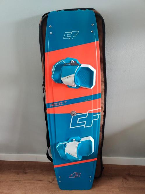 CrazyFly Addict 142x43 + HyperLite wakeboots, Watersport en Boten, Kitesurfen, Gebruikt, Kiteboard, Twintip, Ophalen