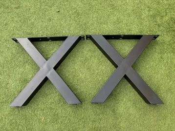 X tafelpoten zwart staal beschikbaar voor biedingen