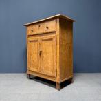 Oude gewolkte okergele Franse boerenkast antiek vintage hout, Antiek en Kunst, Curiosa en Brocante, Ophalen