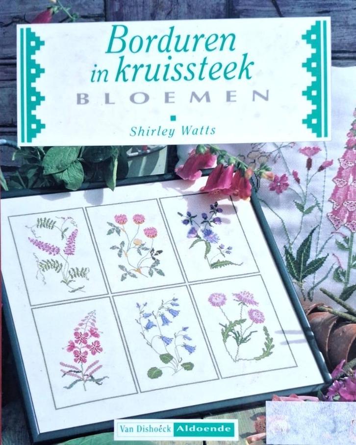 Boek Bloemen borduren in kruissteek, Hobby en Vrije tijd, Borduren en Borduurmachines, Zo goed als nieuw, Patroon, Handborduren