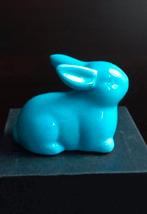 keramische sculptuur, beeldje blauw konijn- keramiek beeldje, Antiek en Kunst, Ophalen of Verzenden