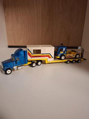 Siku 3914 Volvo Racewagentransporteur beschikbaar voor biedingen